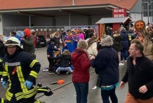 Sujeto embiste con su vehículo a multitud en un carnaval en Alemania y deja más de 30 heridos