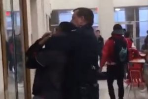 VIDEO | Policía estranguló a un adolescente con una llave de artes marciales