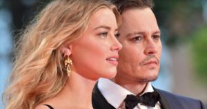 Revelan los violentos mensajes que Johnny Depp le dedicaba a Amber Heard