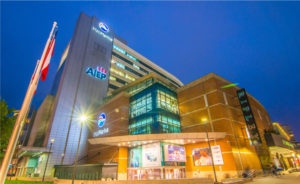 VIDEO | Con una simple zancadilla: joven frustra robo en Mall Marina Arauco