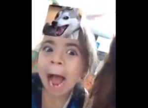 VIDEO | La niña que se hizo viral por imitar los memes de animales