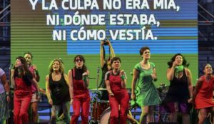 Las Tesis lideran multitudinario acto para exigir aborto legal en Argentina