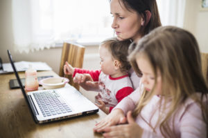 ¿Trabajando en casa con niños? Consejos para sobrevivir a largos períodos