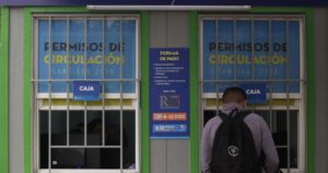 Permisos de circulación: Matthei y Lavín advierten sobre errores que podrían perjudicar a conductores