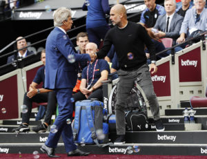 Premier League prohíbe apretones de manos en los partidos por el coronavirus