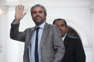 Anuncio de sesión especial complica a Blumel y perfila la acusación constitucional en su contra