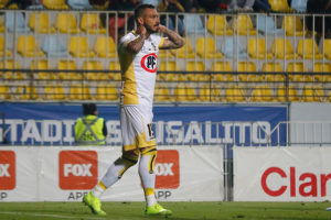 Conmebol castiga a Mauricio Pinilla con dos partidos y una multa por su expulsión en Copa Sudamericana
