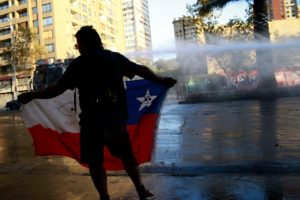 Nueva jornada de protestas en Plaza Baquedano dejó 62 detenidos