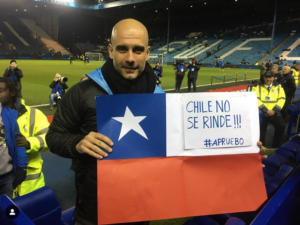 Pep Guardiola posó con bandera chilena y mensaje a favor del 