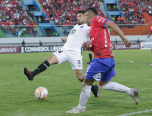 Jornada para el olvido de Brayan Cortés marca derrota de Colo Colo en Libertadores