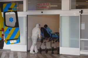 Internos de Medicina de U. de Chile se ofrecen para reforzar labores por coronavirus