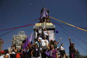 Miles de personas se congregan en marcha por el Día Internacional de La Mujer