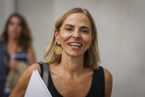 Ministra Plá ante rumores de salida del gabinete: “¿Me ven renunciada?”