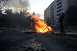 Transantiago suspende servicios y estaciones de Metro cerradas por disturbios
