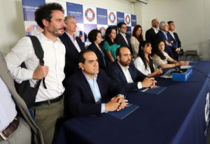 La transversal reunión convocada por el Colegio Médico y que dirimió el futuro del plebiscito