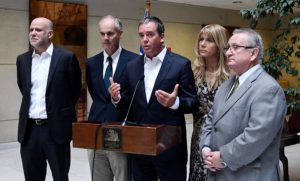 Senadores presentan proyecto para postergar el plebiscito para el 6 de septiembre