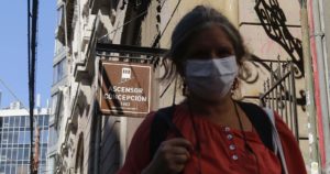 Por qué Chile y Argentina enfrentan el coronavirus con distintas estrategias