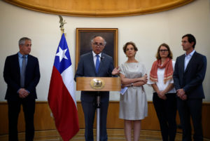 Cancillería inicia operativo aéreo para repatriar chilenos desde Perú