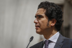 Ministro Briones propone rebaja voluntaria de sueldo al interior del Gabinete