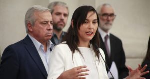 Presidenta del Colegio Médico responde críticas por nueva estrategia: 