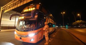 Devuelven bus a Santiago por posible caso de coronavirus