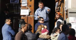 Largas filas en oficinas del Registro Civil tras anuncio de cuarentena total en siete comunas