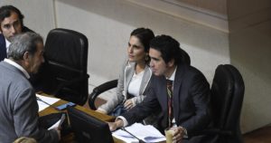 Ministra Zaldívar se abre a 