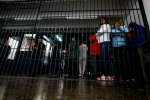 Internas protestaron en la cárcel de San Miguel: acusaron traslado de lactantes