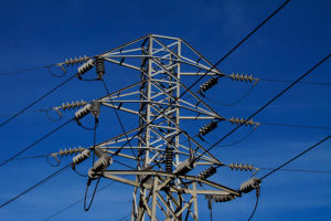 Corte de energía eléctrica afectó a 500 mil clientes en todo el país