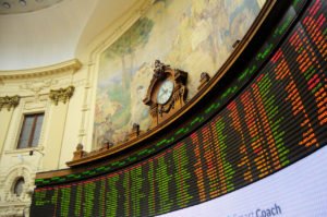 Sombría jornada: bolsa de valores por el suelo y el dólar desatado