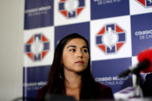 Presidenta del Colegio Médico llama a 