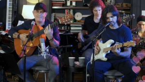 VIDEOS | Artistas sorprenden con conciertos desde sus casas por el coronavirus