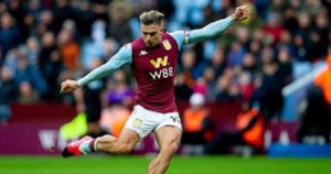Jugador de Aston Villa rompió la cuarentena y terminó chocando
