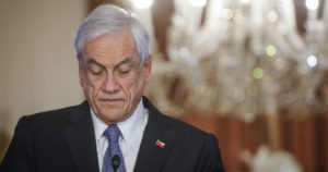 Cadem: Piñera aumenta su aprobación y 69% cree que debe decretar cuarentena total