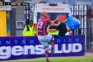 La patada criminal de Matías Cano que no fue vista por el VAR