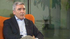 “Mírate tú, la corbata que llevas, el reloj que llevas”: Carlos Peña le explica la desigualdad a Fernando Paulsen