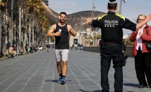 VIDEO | Patrullaje en España por el coronavirus: “¡Esto no es broma, se están muriendo personas!