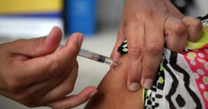 Chillán Viejo: funcionaria que vacunó personas fue confirmada con coronavirus