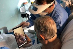 El último adiós: regalan tablets a pacientes con coronavirus en Italia para que se despidan de su familia