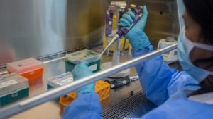 Centro de Enfermedades Infecciosas UV procesará 700 exámenes semanales de coronavirus
