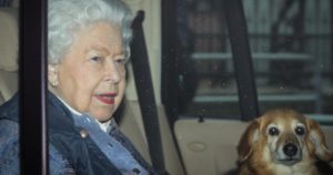 Reina Isabel II podría estar contagiada de coronavirus: funcionario del palacio de Buckingham dio positivo