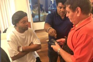 Ronaldinho fue detenido en Paraguay por un pasaporte adulterado