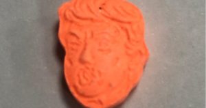 Antofagasta: detienen a sujetos que vendían éxtasis con la cara de Donald Trump