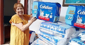 CMPC donó 100 mil pañales y una tonelada de alcohol gel a adultos mayores vulnerables