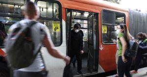 Sujeto apuñaló a chofer del Transantiago que le exigió el uso de mascarilla