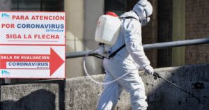 Trump prohíbe a 3M continuar exportando mascarillas N95 y guantes quirúrgicos