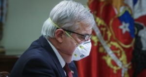 Gobierno decide manejar en secreto compra de respiradores