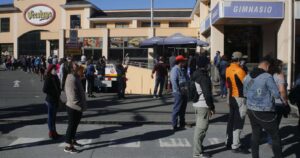 Gobierno se querella por dos contagiados por coronavirus que incumplieron cuarentena