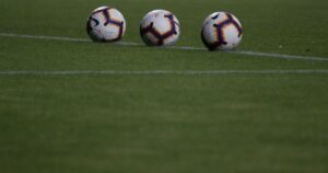 La FIFA sugiere cinco cambios por partido hasta 2021