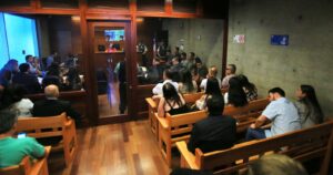 Tribunal rebaja cautelares a carabineros acusados de abuso sexual contra estudiante